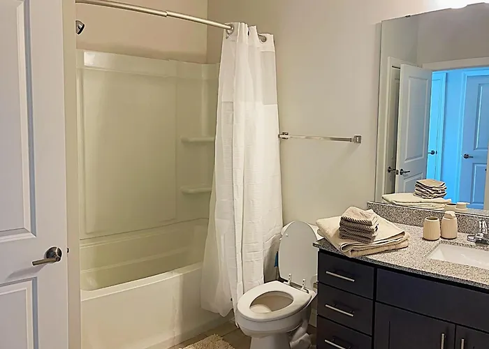 Quiet Apartment - 10 Minutes From Ecu